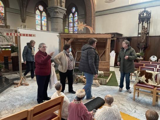 Kerststallentocht in de kerk