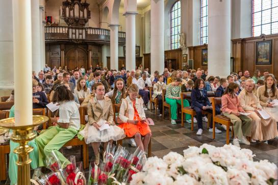 Vormselviering (Sint-Ursmaruskerk, Baasrode)