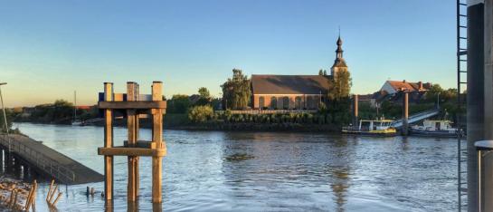 Kerk en veer - Sint-Ursmaruskerk (Baasrode)