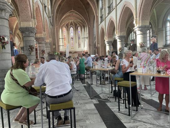 Onze kerk tijdens het Bloemencorso