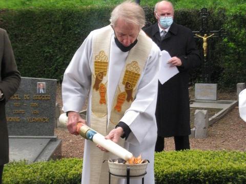 Paasviering (Sint-Gertrudiskerk, Vlassenbroek)