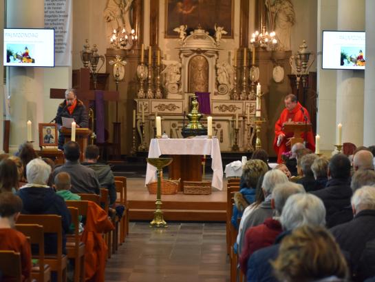 Palmzondagviering (Sint-Ursmaruskerk, Baasrode)