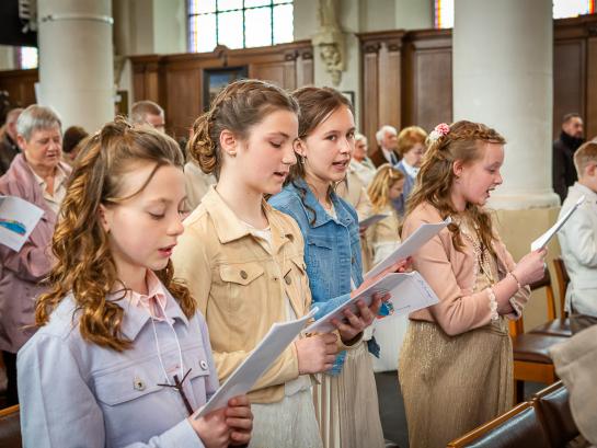 Vormselviering 2024 (Sint-Ursmaruskerk, Baasrode)