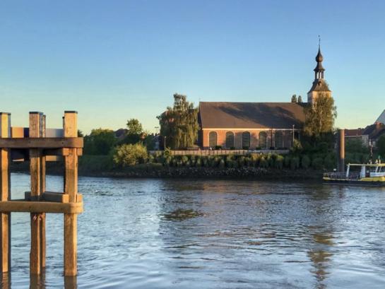 Kerk en veer - Sint-Ursmaruskerk (Baasrode)